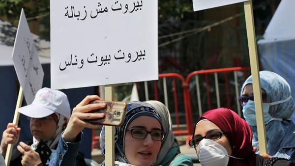 الحكومة اللبنانية تقر خطة لحل أزمة النفايات