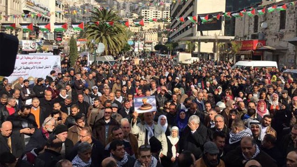 وقفة احتجاجية وسط نابلس رفضاً لنقل سفارة أمريكا للقدس