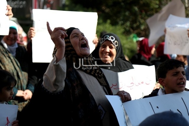 اهالي مزارع النوباني يطالبون بتشغيل شركة الباصات الخاصة بهم