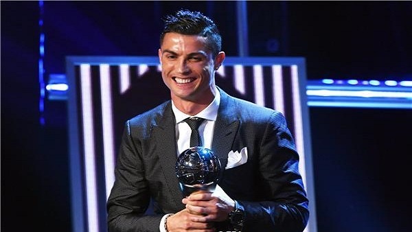 رونالدو.. أفضل لاعب بالعالم للمرة الخامسة