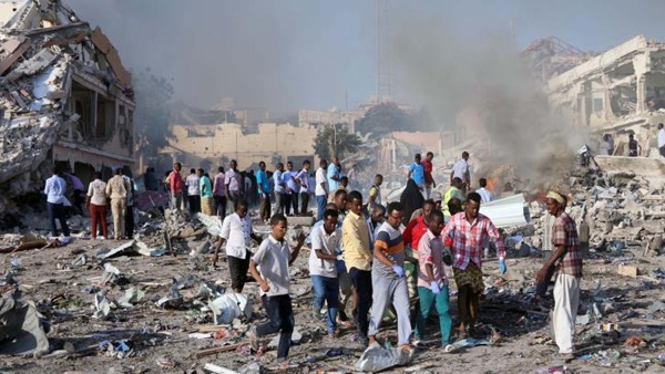 ارتفاع عدد قتلى تفجيري مقديشو لأكثر من 350 شخصا