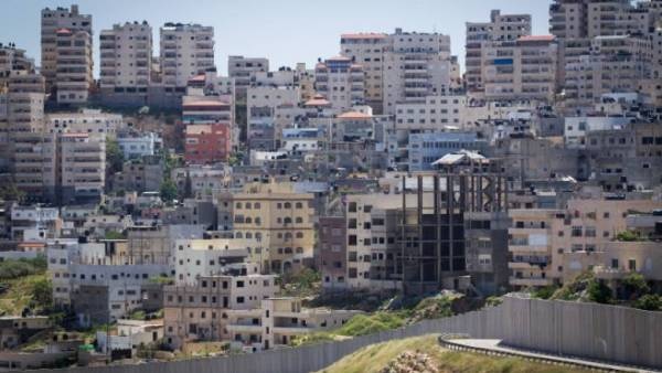 مخطط إسرائيلي لفصل أحياء القدس الواقعة خلف الجدار