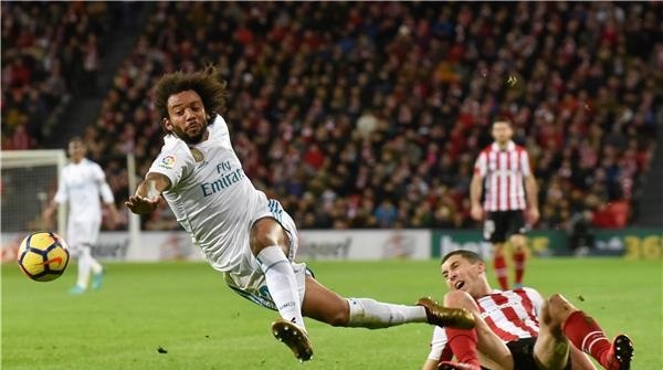ريـال مدريد يتعادل ويهدر هدية سيلتافيغو