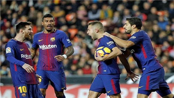 مدرب برشلونة يقرر إراحة 6 لاعبين