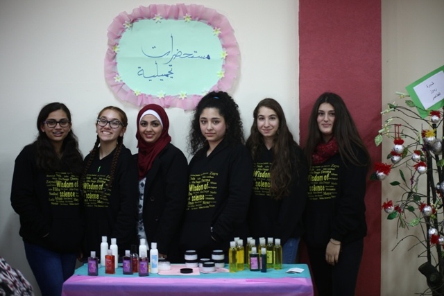عرض مسرحي في مدرسة الاوائل