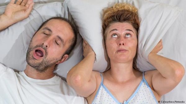 لماذا لا يستيقظ الإنسان على صوت شخيره؟