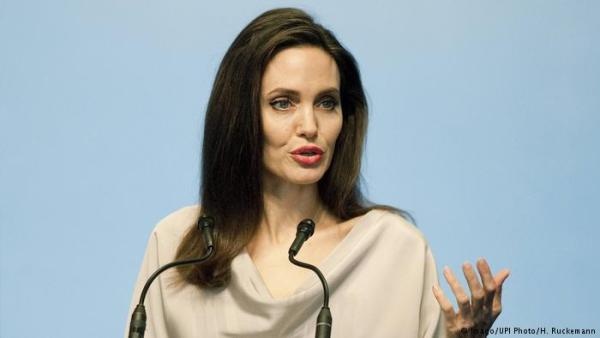 أنجلينا جولي تعتزم زيارة ضحايا العنف الجنسي من الروهينغا