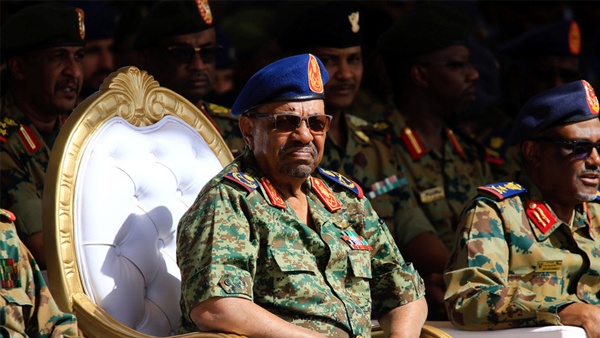 البشير يعلن الطوارئ في ولايتين من السودان