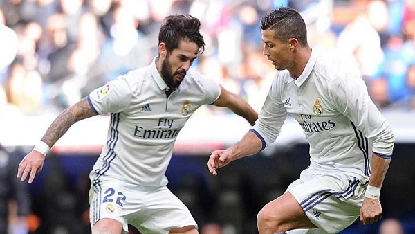 نجم ريـال مدريد السابق يفسر سبب أزمة النادي الحالية