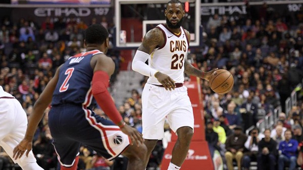 الملك جيمس يتألق بتريبل دبل جديد في الــ NBA