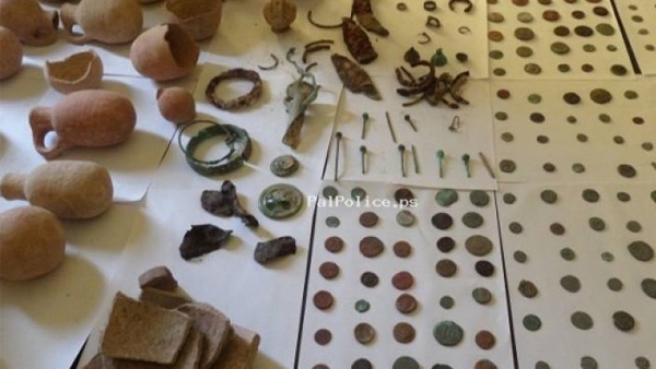 ضبط عشرات القطع الأثرية قبل بيعها في جنين وبيت لحم
