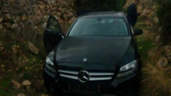 شرطة الخليل تضبط سيارة مرسيدس مسروقة من رام الله
