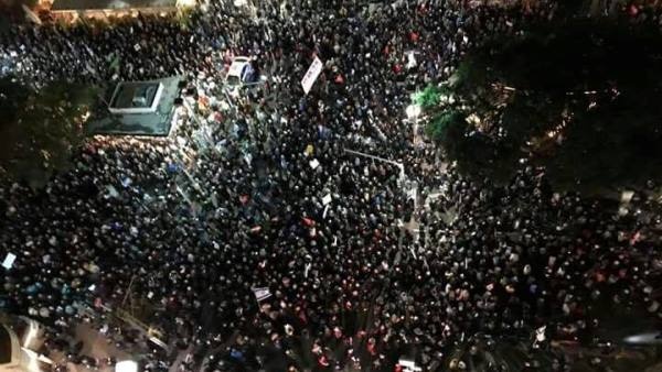 الآلاف يتظاهرون في تل أبيب رفضاً لفساد نتنياهو