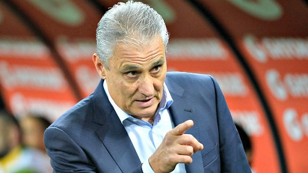 جماهير تطالب بتعيين مدرب البرازيل رئيساَ للبلاد