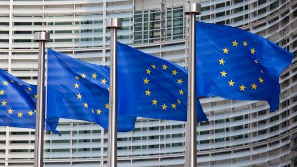 المفوضية الأوروبية تهدد بعقوبات على رافضي استقبال اللاجئين
