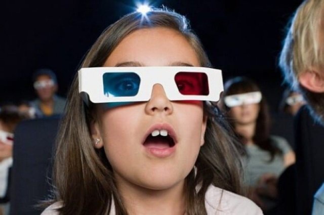 لماذا تتميز نظارات 3D باللون الأزرق والأحمر عادةً ؟