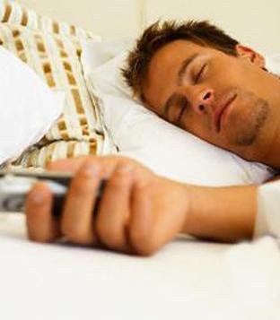 ماذا يحدث لجسمك عندما تتفحص هاتفك الذكي قبل النوم ؟