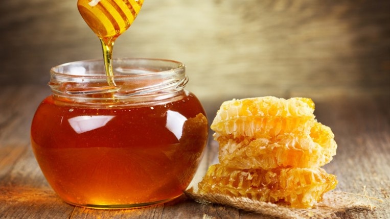 العسل.. حقائق غذائية وفوائد ومحاذير