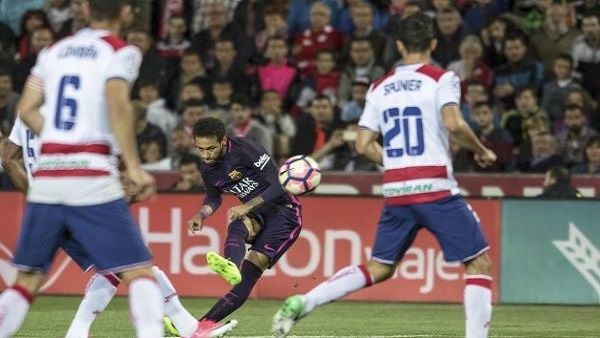 برشلونة ينتصر برباعية ويواصل مطاردة مدريد