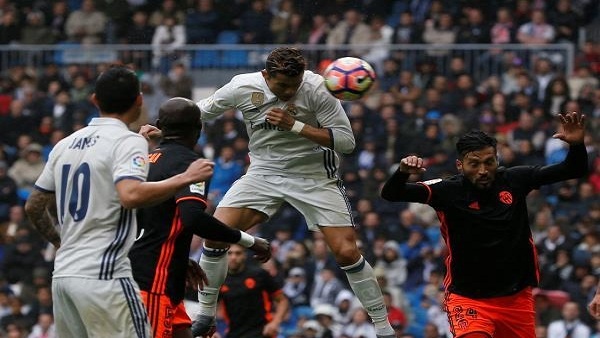 ريـال مدريد يتفوق على الخفافيش في الدقائق الأخيرة