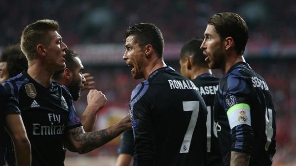 مدريد يحتفل مع رونالدو بوصوله لهدفه المئوي بدوري الأبطال