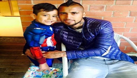 نجل فيدال يحفز والده بهدية قبيل مواجهة مدريد