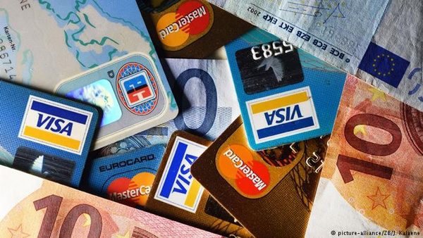 ألمانيا: لاجئون يقعون في فخ نصابي بطاقات الائتمان