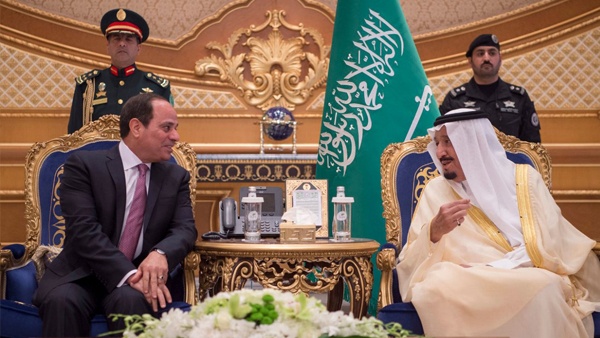 العاهل السعودي يبحث مع السيسي العلاقات الثنائية