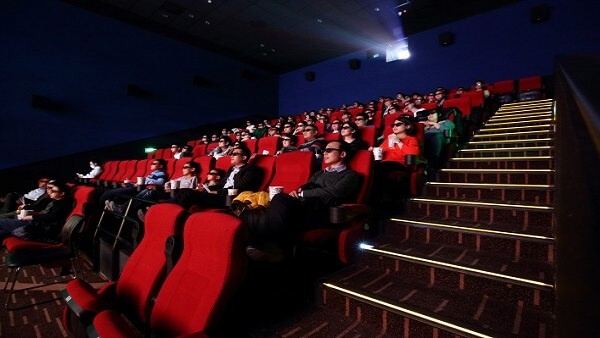 لماذا يتم اختيار اللون الأحمر لمقاعد دور السينما ؟