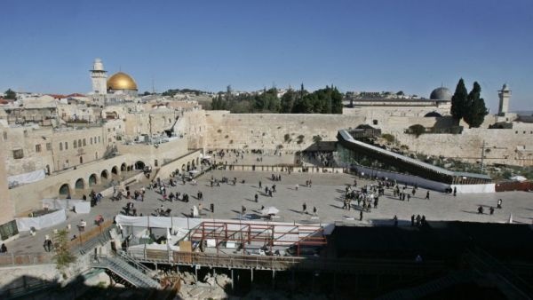 سلطات الاحتلال تمضي لاقامة تلفريك في القدس