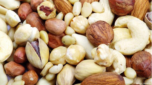 دراسة: المكسرات تقلل خطر عودة سرطان القولون