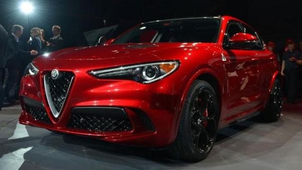 الفاروميو تطرح الموديل الجديد من ستيلفيو 2018 بـ3 باقات