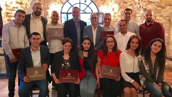 العقاد يكرم موظفي أيبك الفائزين بجائزة الرئيس التنفيذي السنوية للتميز