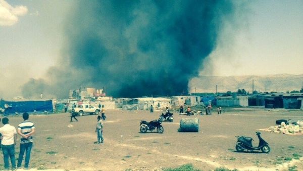 حريق ضخم بمخيم للاجئين السوريين في البقاع