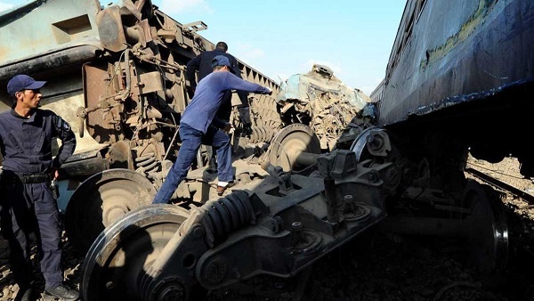 مصر تعاقب مسعفي السيلفي بحادثة تصادم القطارين