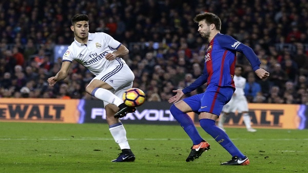 لاعب الملكي يتنبأ بفوز أسينسيو بالكرة الذهبية مستقبلاً