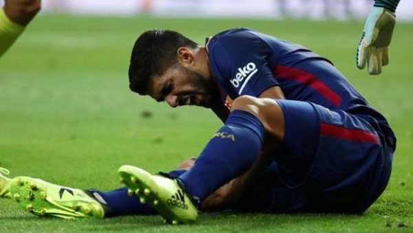 سواريز يغيب عن برشلونة للإصابة