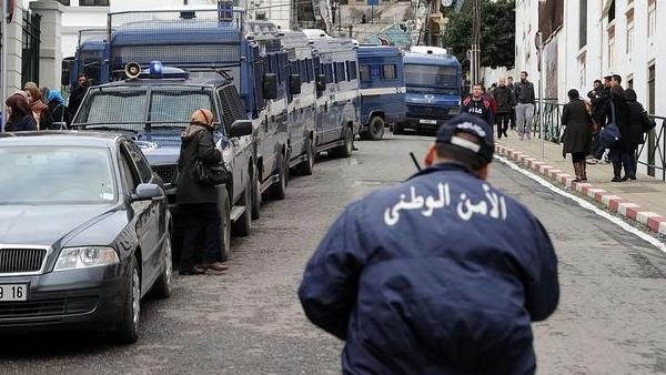 مقتل شرطيين بهجوم انتحاري شمال الجزائر