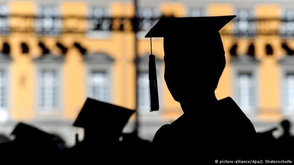 تايلاند- جدة في سن 91 تحصل على شهادة جامعية