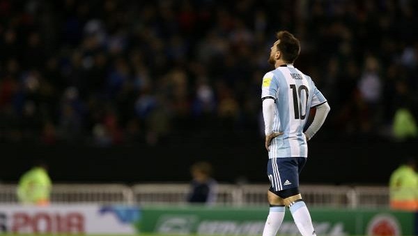أسطورة المنتخب الكولومبي ينتقد الأرجنتين ويستثني ميسي