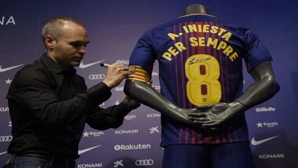 إنييستا.. الوحيد القادر على إنهاء عقده مع برشلونة