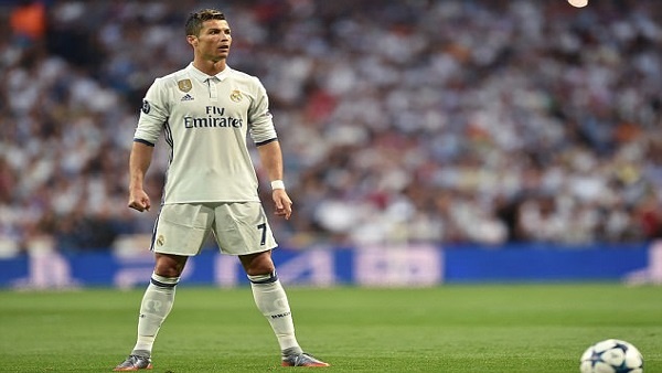 بالصور: الكشف عن حذاء رونالدو الجديد
