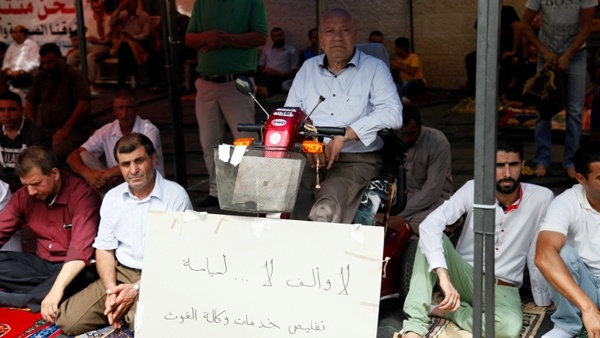 اقامة صلاة الجمعة في ساحة مستشفى الوكالة في قلقيلية