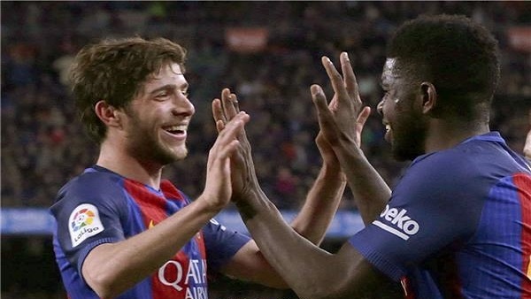 مدافع برشلونة يطلب مهلة للرد على عرض السيتي
