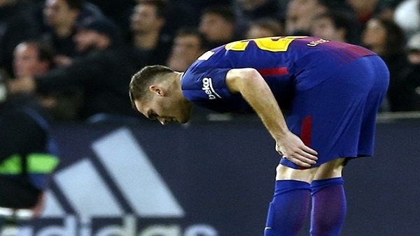 الكشف عن مدة غياب مدافع برشلونة المصاب