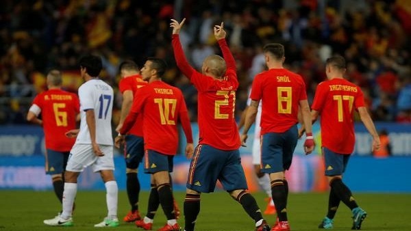 رئيس الحكومة الإسبانية يدافع عن منتخب بلاده