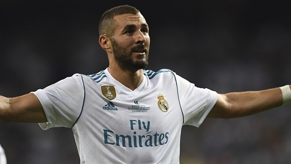 بنزيما يتمسك بالبقاء مع ريـال مدريد