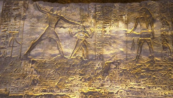 العثور على لوحة أثرية لأشهر ملوك العصر الفرعوني
