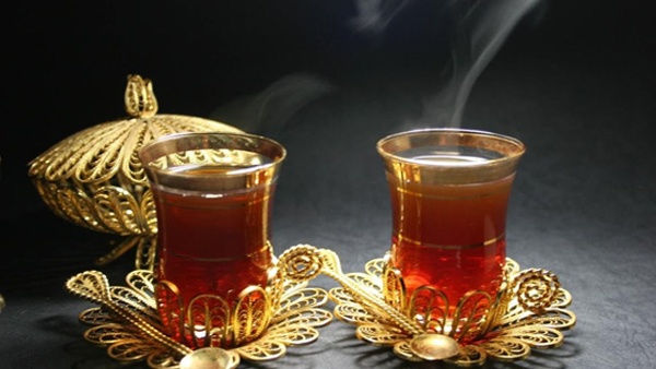 الشاي الساخن يحد من خطر الإصابة بالمياه الزرقاء