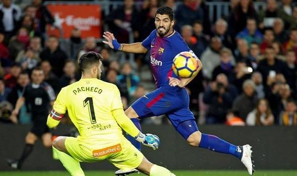 برشلونة يحقق فوزاً صعباً على آلافيس